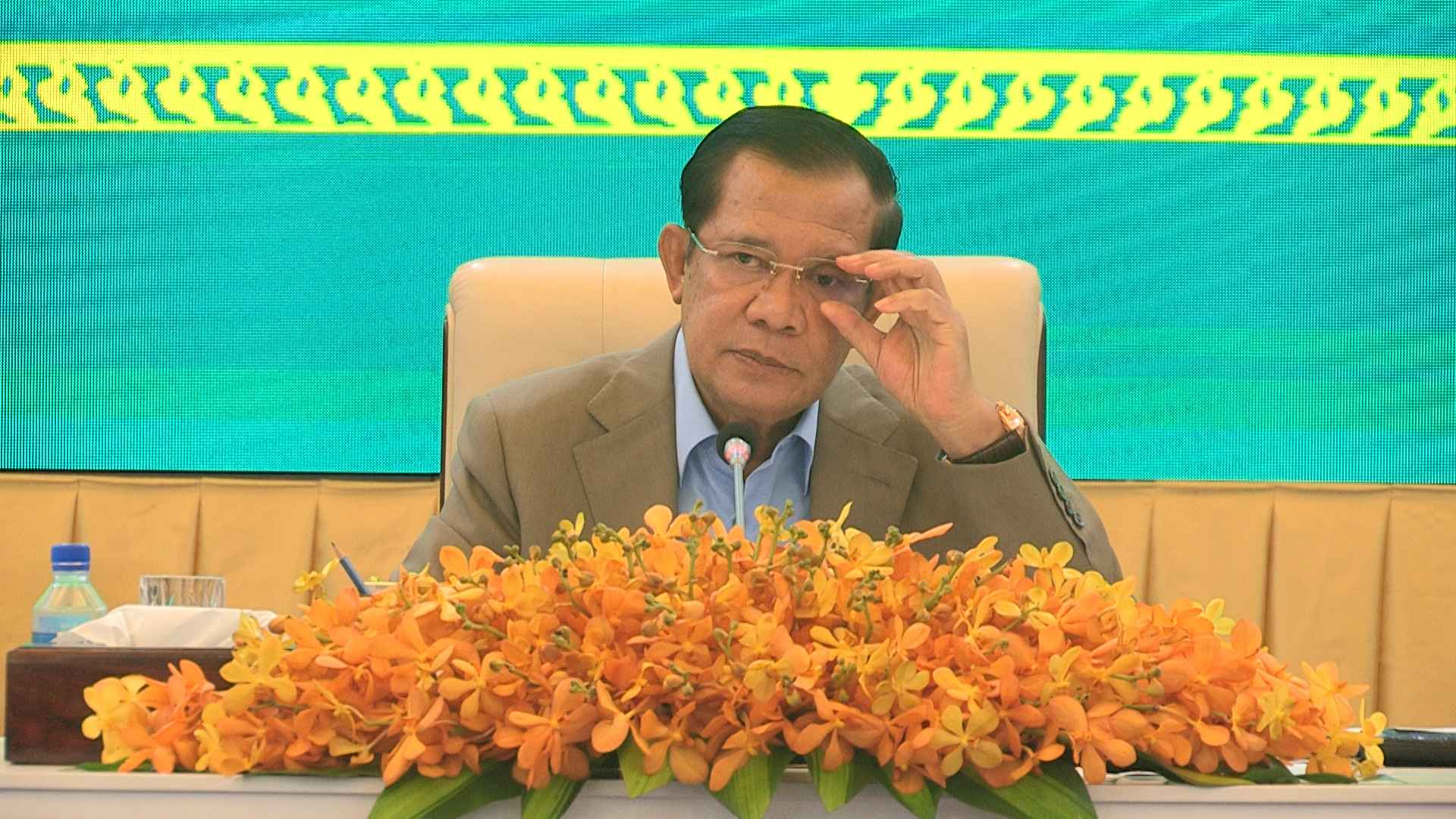 សម្តេចតេជោ ហ៊ុន សែន ផ្តាំទៅអ្នកផ្តល់យោបល់​៦យ៉ាង ចង់បង្កើតរដ្ឋាភិបាលក្រៅប្រទេសថា កុំព្រហើន