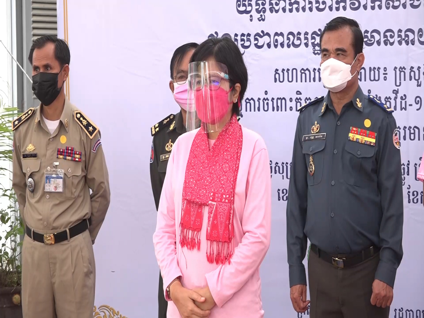 រដ្ឋលេខាធិការក្រសួងសុខាភិបាល បិទយុទ្ធនាការចាក់វ៉ាក់​សាំងកូវីដ​១៩ ជុំទី១ ជូនប្រជាពលរដ្ឋដែលមានអាយុចាប់ពី១៨ឆ្នាំឡើង នៅ​ខេត្តឧត្ដរមានជ័យ