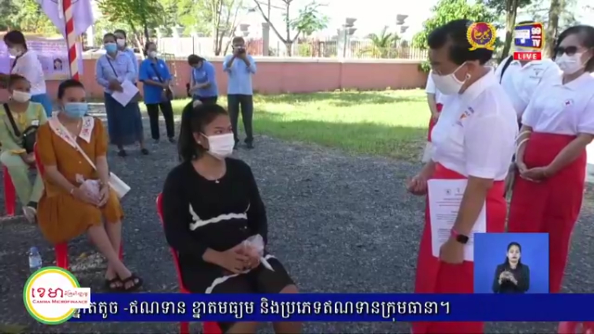 គ្រួសារចាស់ជរា និងពលរដ្ឋរងផលប៉ះពាលដោយ សារកូវីដ ១០៦ គ្រួសារ បានទទួលអំណោយ មនុស្សធម៌កាកបាទក្រហមកម្ពុជា