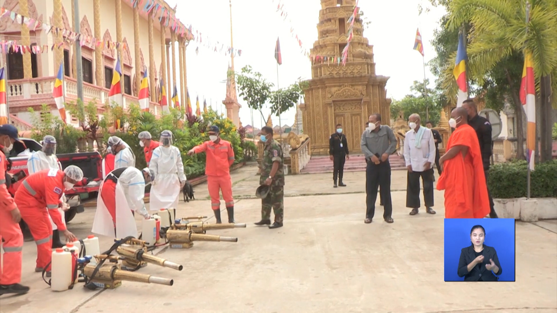 អភិបាលរាជធានី បញ្ជាឱ្យអាជ្ញាធរខណ្ឌទាំង១៤ចុះបាញ់ថ្នាំសម្លាប់មេរោគ តាមវត្តទាំង១៥១