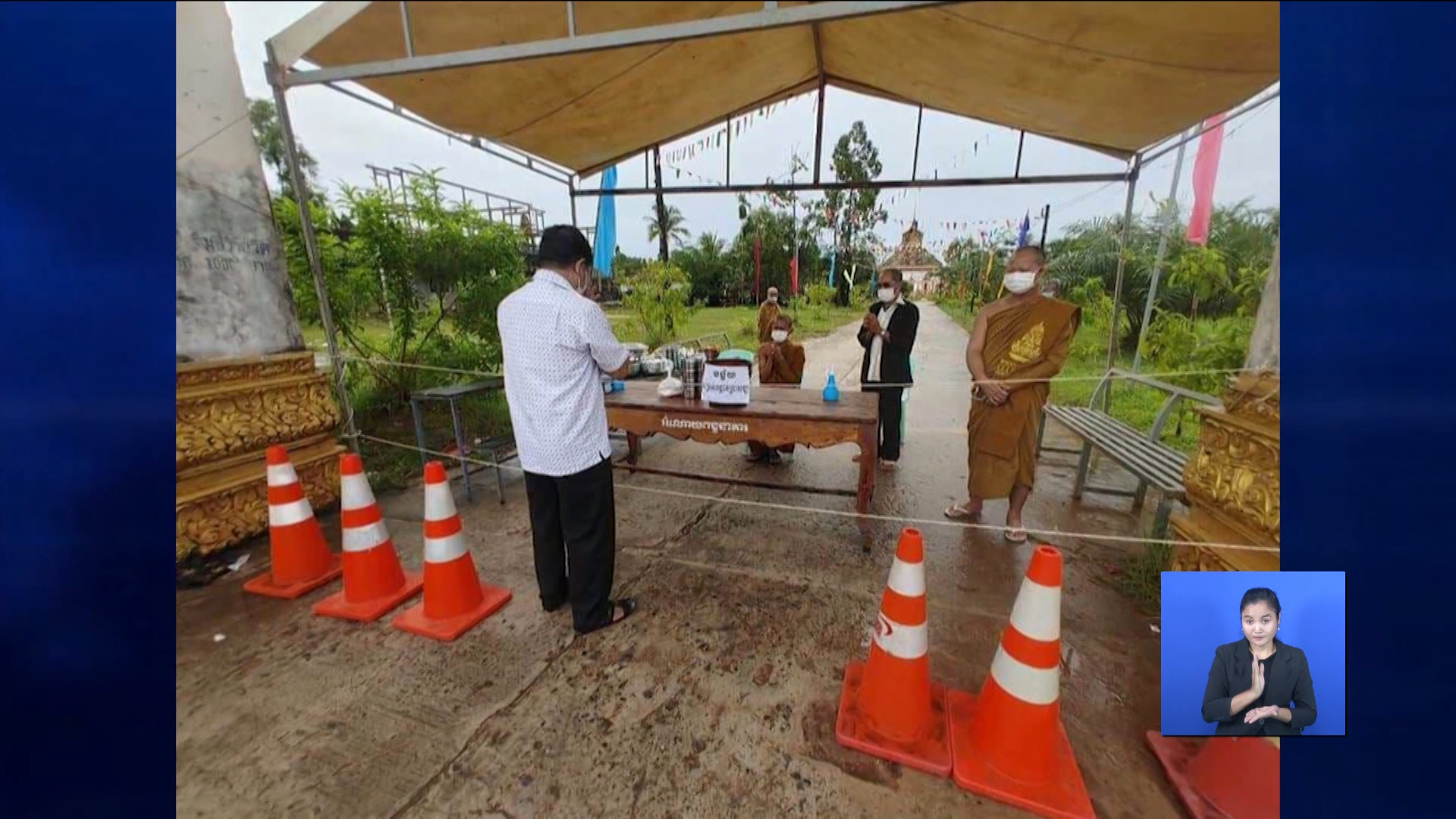 អាជ្ញាធរក្រុងខេមរភូមិន្ទ ចុះពិនិត្យស្ថានការណ៍ ទប់ស្កាត់កូវីដ-១៩ តាមវត្តអារាម