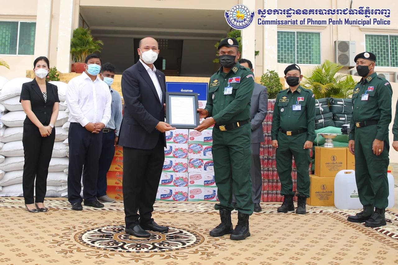 ឯកឧត្តម ហ៊ុន ម៉ានី ប្រគល់អំណោយជូនដល់ស្នងការដ្ឋាននគរបាលរាជធានីភ្នំពេញ