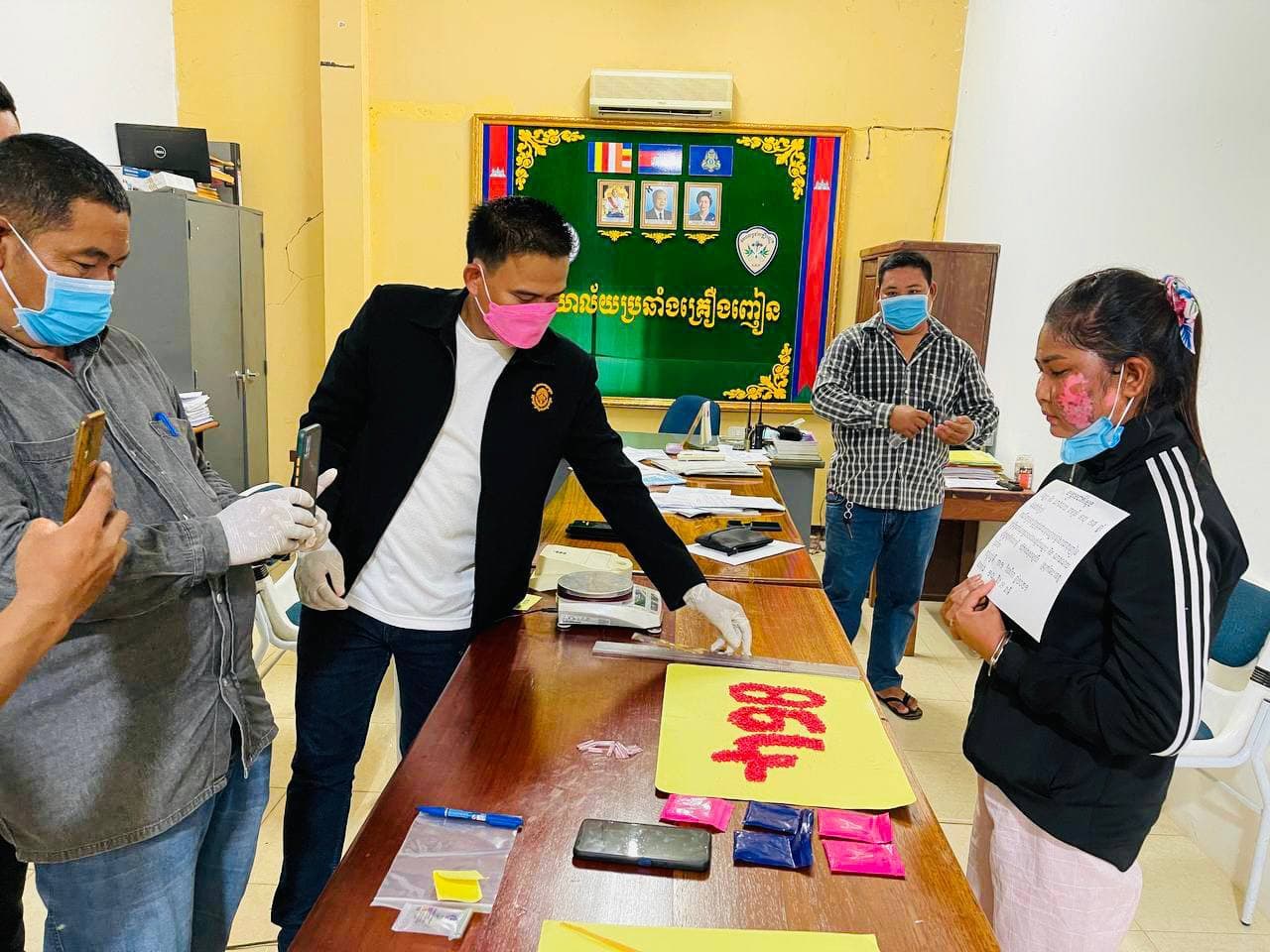 ព្រះរាជអាជ្ញារង អមសាលាដំបូងខេត្តព្រះវិហារ ដឹកនំាកម្លំាងចុះបង្ក្រាបគ្រឿងញៀនបានចំនួន៨៦៤គ្រាប់