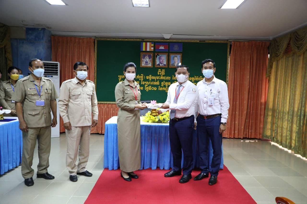 លោកជំទាវ  បាន  ស្រីមុំ អញ្ជើញប្រគល់ត្រាគំរូថ្មី ដល់មន្ទីរសុខាភិបាលខេត្ត សម្រាប់ប្រើប្រាស់ជំនួសត្រាចាស់