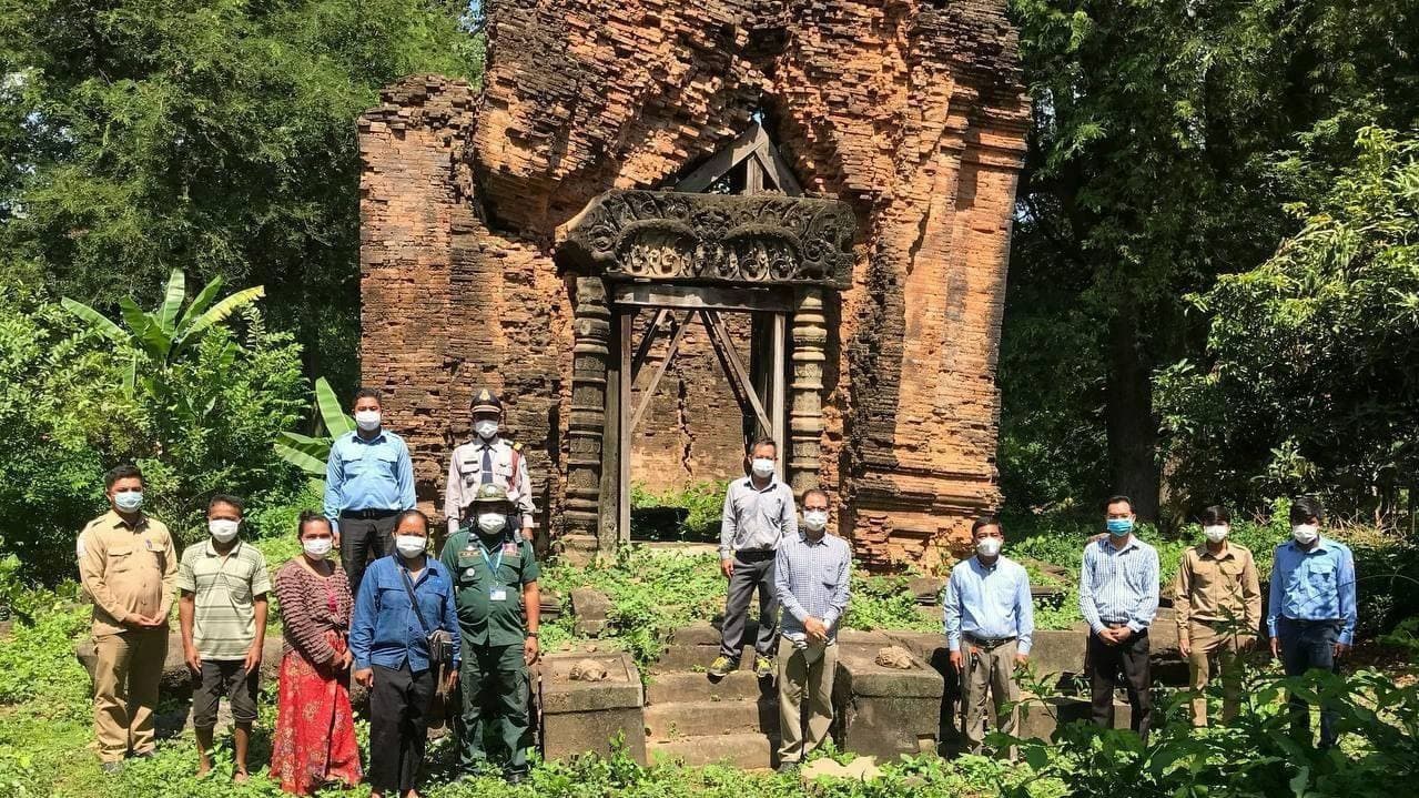 ប្រាសាទឥដ្ឋតូចៗដែលនៅជុំវិញប្រាសាទបាគង ត្រូវបានរៀបចំយ៉ាងស្អាត