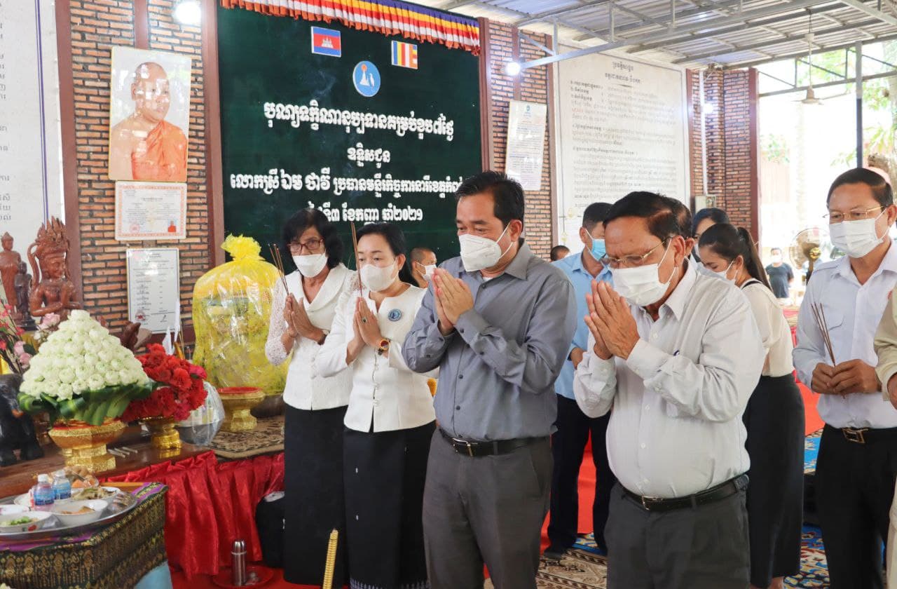 អភិបាលខេត្តកំពង់ចាម និងលោកជំទាវ អញ្ជើញចូលរួមបុណ្យគម្រប់ ៧ថ្ងៃ លោកស្រីប្រធានមន្ទីរកិច្ចការនារី ខេត្តកំពង់ចាម