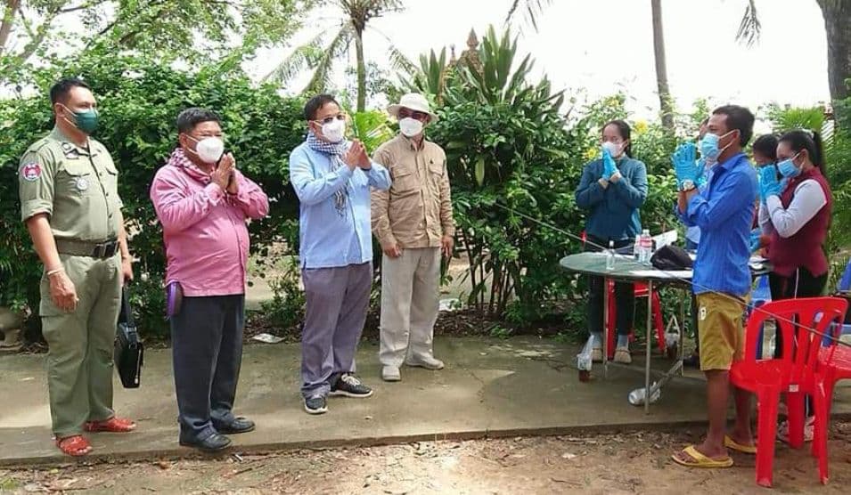 អាជ្ញាធរខេត្តបាត់ដំបង នៅតែបន្តយកចិត្តទុកដាក់ក្នុងការចុះពិនិត្យមើលពីស្ថានភាពការចាក់វ៉ាក់សាំងការពារកូវីដ-19ដល់ប្រជាពលរដ្ឋនៅតាមបណ្តាស្រុក-ក្រុងទាំង១៤និងនៅតំបន់បឹងទន្លេសាប ក្នុងភូមិសាស្ត្រខេត្ត របស់ខ្លួន
