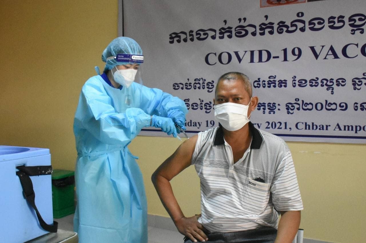 ថ្ងៃដំបូង នៃការចាក់វ៉ាក់សាំងដូសទី៣ សម្រាប់ថ្នាក់ដឹកនាំ មន្ត្រីរាជការសាលារាជធានីភ្នំពេញ