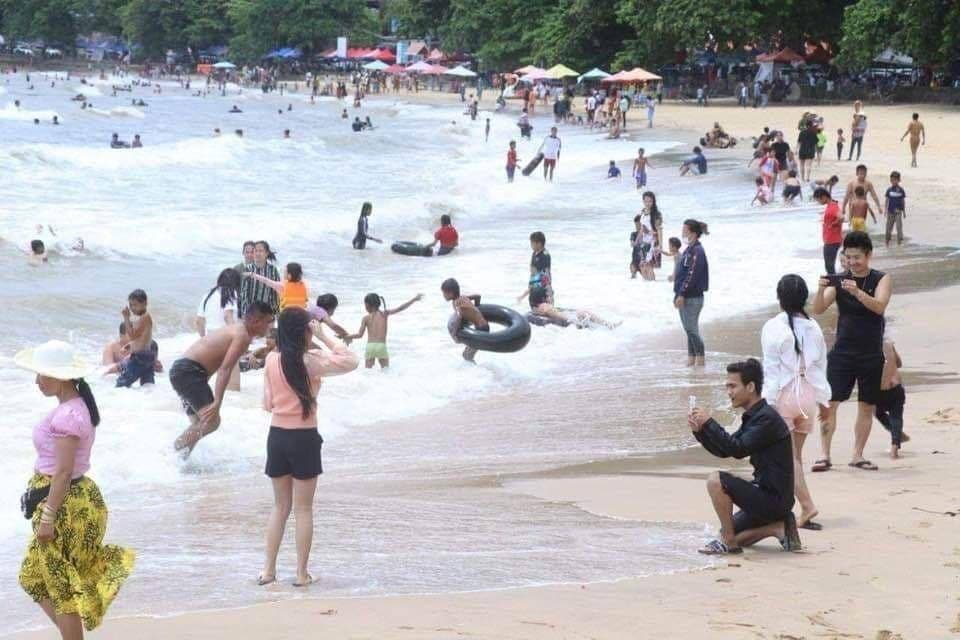 ឯកឧត្ដមរដ្ឋមន្ត្រី ថោង ខុន៖ សប្តាហ៍ទី១ នៃខែកញ្ញា មានភ្ញៀវទេសចរចេញដើរកម្សាន្តជាង ៥ម៉ឺននាក់