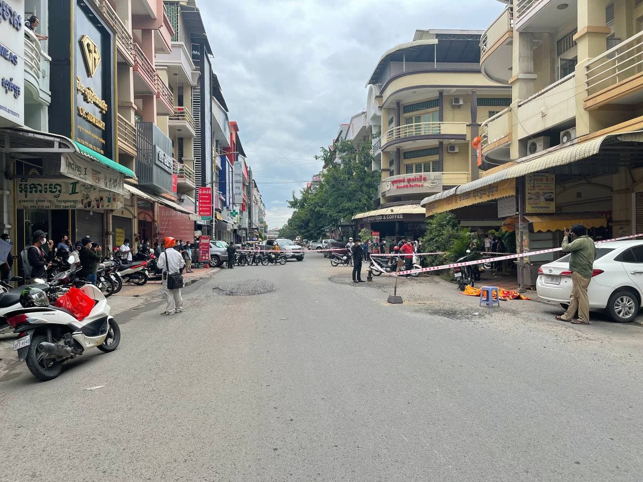 បុរសម្នាក់ ជិះម៉ូតូសុខៗស្រាប់តែដួលបែកពពុះមាត់ បណ្ដាលឱ្យស្លាប់ភ្លាមៗ ដោយមិនទាន់ដឹងមូលហេតុ