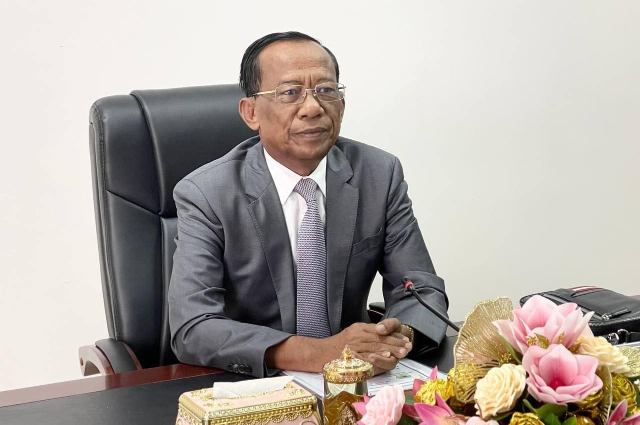 ការគិតឡើងវិញជាបរិយាប័ន្ន និង ការងើបឡើងវិញប្រកបដោយនិរន្តរភាពជាមួយនឹងភាពជាអ្នកដឹកនាំការផ្លាស់ប្តូរ