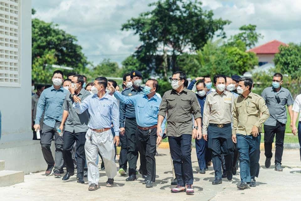 អភិបាលខេត្តព្រៃវែង អញ្ជេីញចុះពិនិត្យស្ថានភាពជាក់ស្តែងលើការរៀបចំវិទ្យាល័យព្រះអង្គឌួង ក្រុងព្រៃវែង និងវិទ្យាល័យសម្តេចតេជោ ហ៊ុន សែន ស្រុកពារាំង ដើម្បីត្រៀមក្នុងការបើកឱ្យដំណើរការចូលរៀនឡើងវិញ
