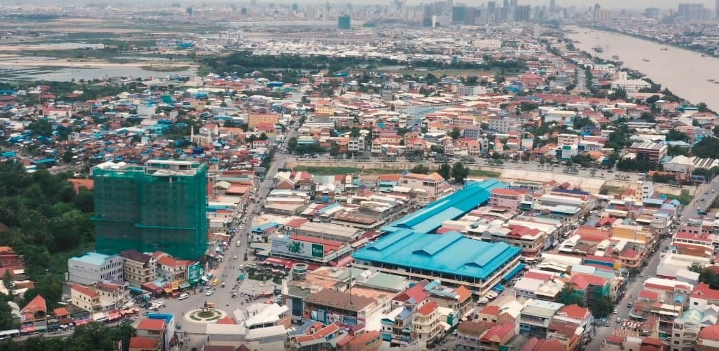 មើលពីក្រុងតាខ្មៅ ឆ្ពោះទៅរាជធានីភ្នំពេញ 🏙