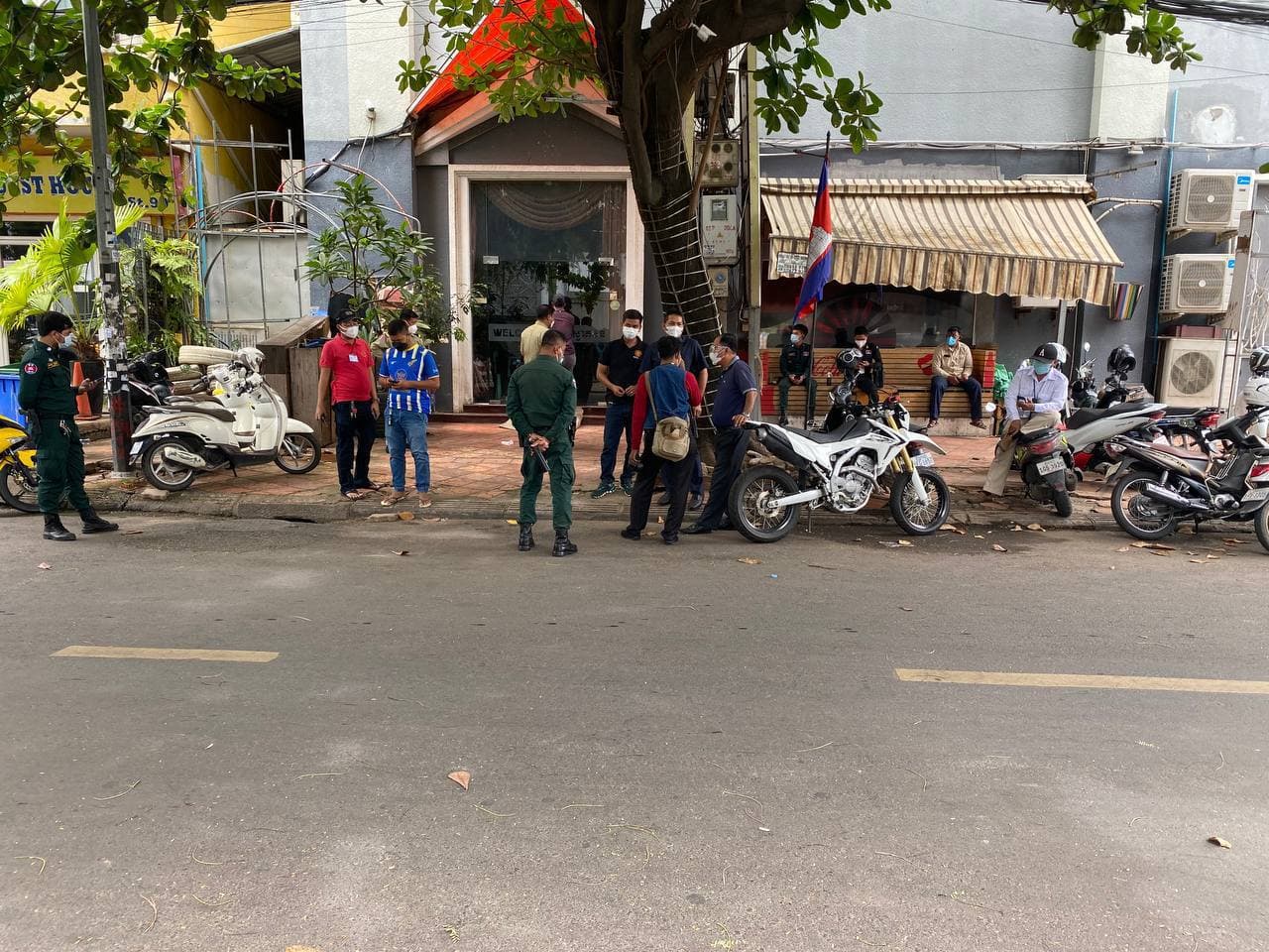 ផ្ទុះអាវុធ បណ្តាលឱ្យនារីម្នាក់ស្លាប់ រួចបាញ់ខ្លួនឯងតាមក្រោយ ជាសង្សានឹងគ្នា