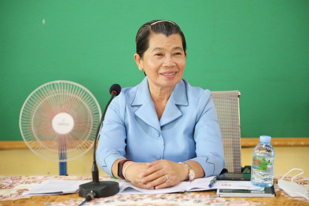 លោកជំទាវកិត្តិសង្គហបណ្ឌិត ម៉ែន សំអន ប្រកាសសេចក្តីសម្រេចតែងតាំង និងប្រគល់ភារកិច្ចជូន លោកជំទាវ ថាក់ ឡានី ជាអនុប្រធានក្រុមការងារគណបក្សចុះមូលដ្ឋានស្រុករំដួល និងជាប្រធានក្រុមការងារគណបក្សចុះមូលដ្ឋានឃុំបុសមន