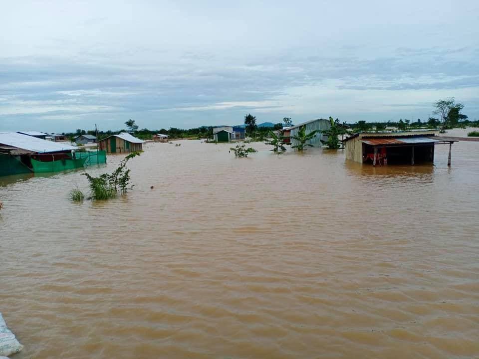 កម្លាំងកងទ័ព ជួយជន្លៀសពលរដ្ឋពីតំបន់អូរព្រំដែន និងតំបន់អភិវឌ្ឍន៍បឹង ជង្រុកតេជោ ឈ្នះ ឈ្នះ ស្រុកម៉ាឡៃ ត្បិតបារម្ភជំនន់ផ្លេកបន្ទោរ