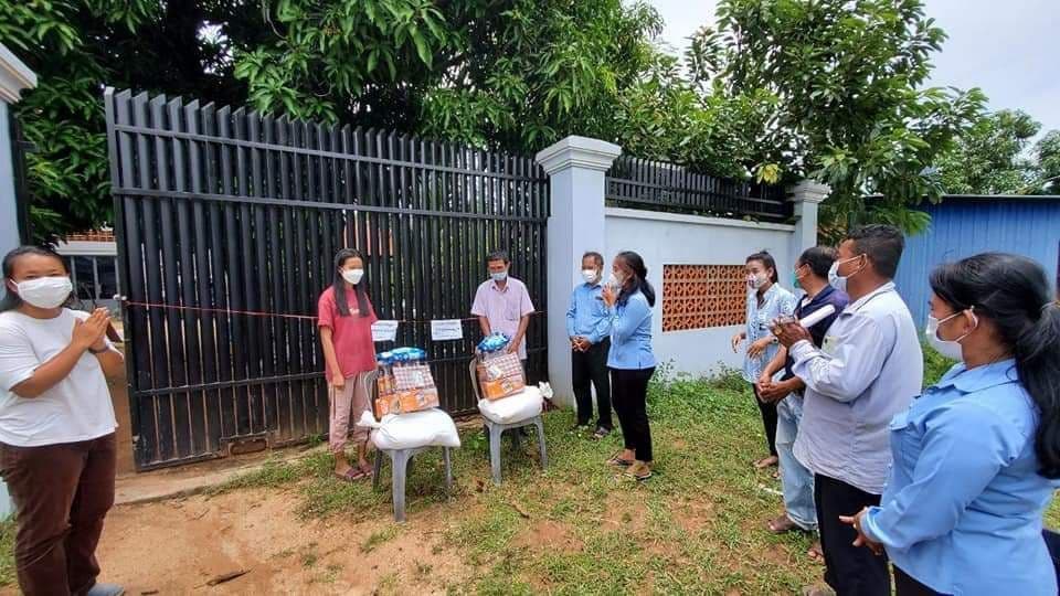 ប្រជាពលរដ្ឋ ៦០គ្រួសារ ជួបការខ្វះខាត បានទទួលអំណោយពីក្រុមការងារថ្នាក់កណ្តាល គណបក្សប្រជាជនខេត្តកំពង់ឆ្នាំង និងសប្បុរសជន