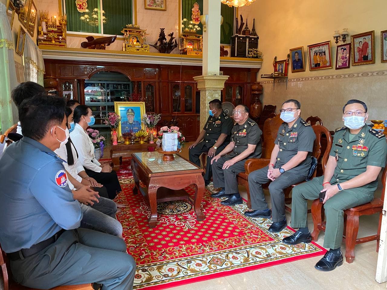 ឯកឧត្តម សៅ សារឿន ប្រគល់ថវិកាជាង ៣០លានរៀល ជូនគ្រួសារសពសពឯកឧត្តម សូ សុវណ្ណឌី