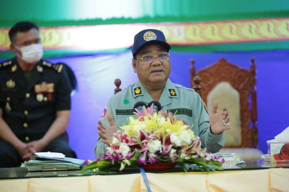 នាយឧត្តមសេនីយ៍ ហ៊ីងប៊ុន ហៀង ដឹកនាំប្រជុំផ្សព្វផ្សាយអំពីព្រឹត្តការណ៍ជាតិ និងអន្តរជាតិដល់នាយទាហាន ពលទាហាន បញ្ជាការដ្ឋានអង្គរក្ស