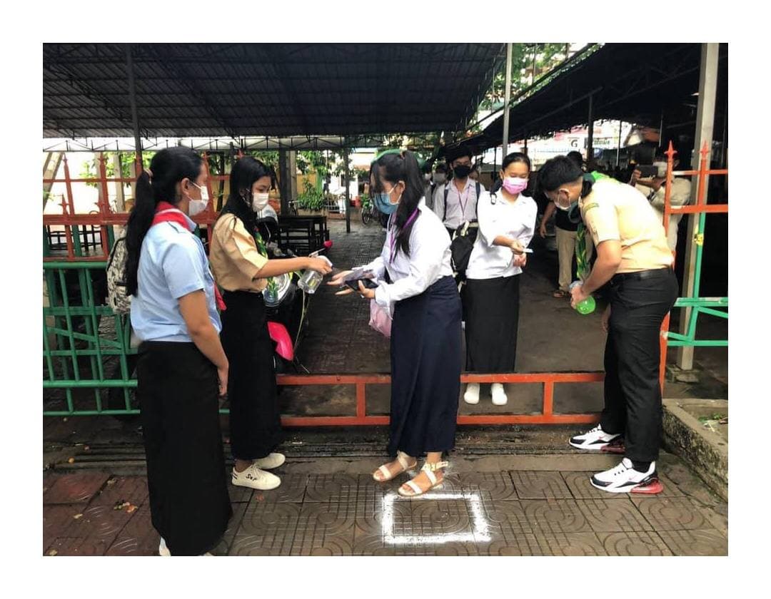 គ្រឹះស្ថានសិក្សាសាធារណៈ និងឯកជនកម្រិតចាប់ពីអនុវិទ្យាល័យឡើងទៅនៅក្នុងភូមិសាស្ត្ររាជធានីភ្នំពេញ បានចាប់ផ្តើមបើកដំណើរការរៀនផ្ទាល់ឡើងវិញនៅថ្ងៃទី១៥ កញ្ញា ២០២១ ដោយអនុវត្តតាមវិធានការសុខាភិបាល