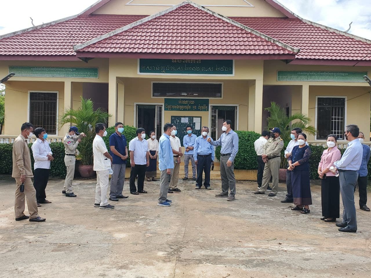 លោកនុត ពុធដារ៉ា ចុះពិនិត្យដំណើរការរៀន និងបង្រៀន នៅតាមបណ្តុំគ្រឹះស្ថានសិក្សាសាធារណៈ នៅតាមភូមិសាស្ត្រដែលមានហានិភ័យទាប ក្នុងស្រុកខ្សាច់កណ្តាល និងស្រុកល្វាឯម