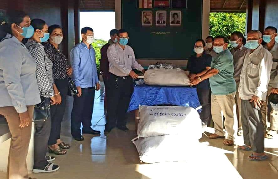 គណៈកម្មាធិការស្បៀងបម្រុងកម្ពុជា បានផ្តល់ពូជបន្លែ ដល់លេខាធិការដ្ឋានគ្រប់គ្រងគ្រោះមហន្តរាយ ខេត្តបាត់ដំបង ចំនួន៦មុខ ដើម្បីចែកជូនប្រជាពលរដ្ឋ ក្នុងស្រុក-ក្រុងគោលដៅទាំង៥ជំហានទី១ ក្នុងខេត្ត