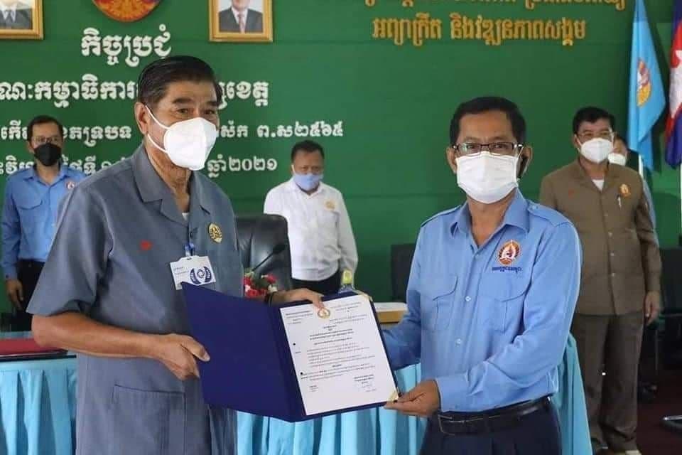 ប្រធានក្រុមការងារថ្នាក់កណ្តាលចុះមូលដ្ឋានខេត្តព្រះវិហារ បានអំពាវនាវសមាជិក សមាជិកាបក្សប្រជាជនកម្ពុជាខេត្តទាំងអស់ បន្តរួមគ្នាអនុវត្តវិធានការ បីការពារបីកុំ និងវិធានការក្រសួងសុខាភិបាល ឲ្យបានខ្ជាប់ខ្ជួន