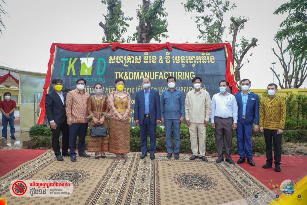 សហគ្រាសផលិតកែវក្រដាស និងបំពង់បឺតធ្វើពីអង្ករខ្មែរ ពោត និងដំឡូង បោះទុនវិនិយោគជាង៥លានដុល្លារ ក្នុងទឹកដីស្រុកក្រគរ ខេត្តពោធិ៍សាត់