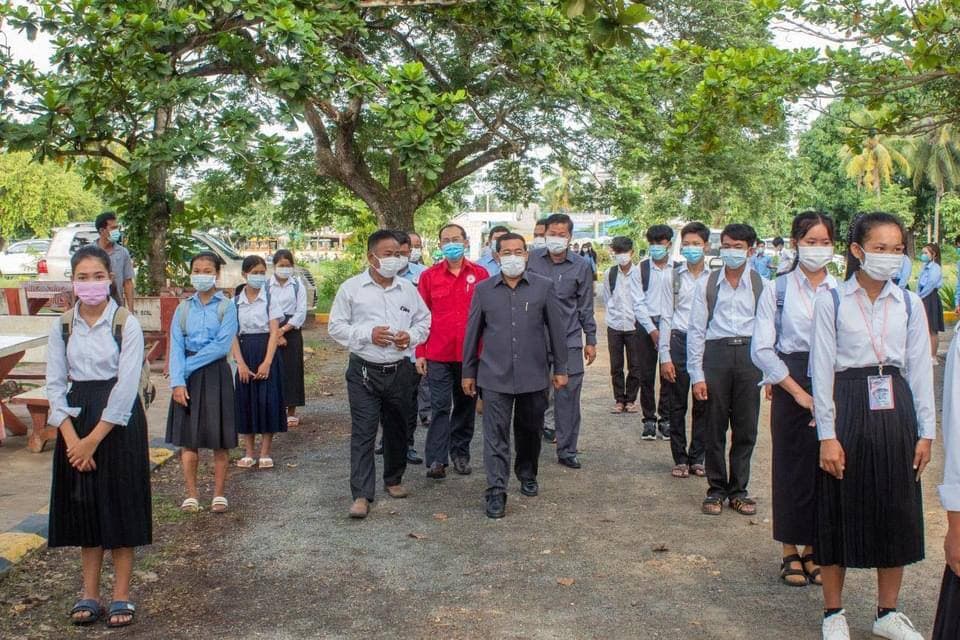 អភិបាលខេត្តតាកែវ អញ្ជើញបើកដំណើរការសាកល្បងសាលា ដែលមានហានិភ័យទាប ថ្នាក់ទី៩ និងថ្នាក់ទី១២ នៅទូទាំងខេត្តតាកែវ