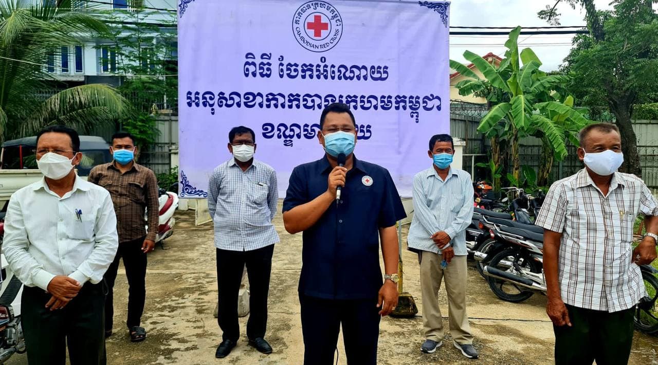 អនុសាខាកាកបាទក្រហមកម្ពុជា ខណ្ឌមានជ័យ បន្តផ្តល់អំណោយមនុស្សធម៌ជូនប្រជាពលរដ្ឋក្រីក្រ ចំនួន ៥០ គ្រួសារ សង្កាត់ស្ទឹងមានជ័យទី២