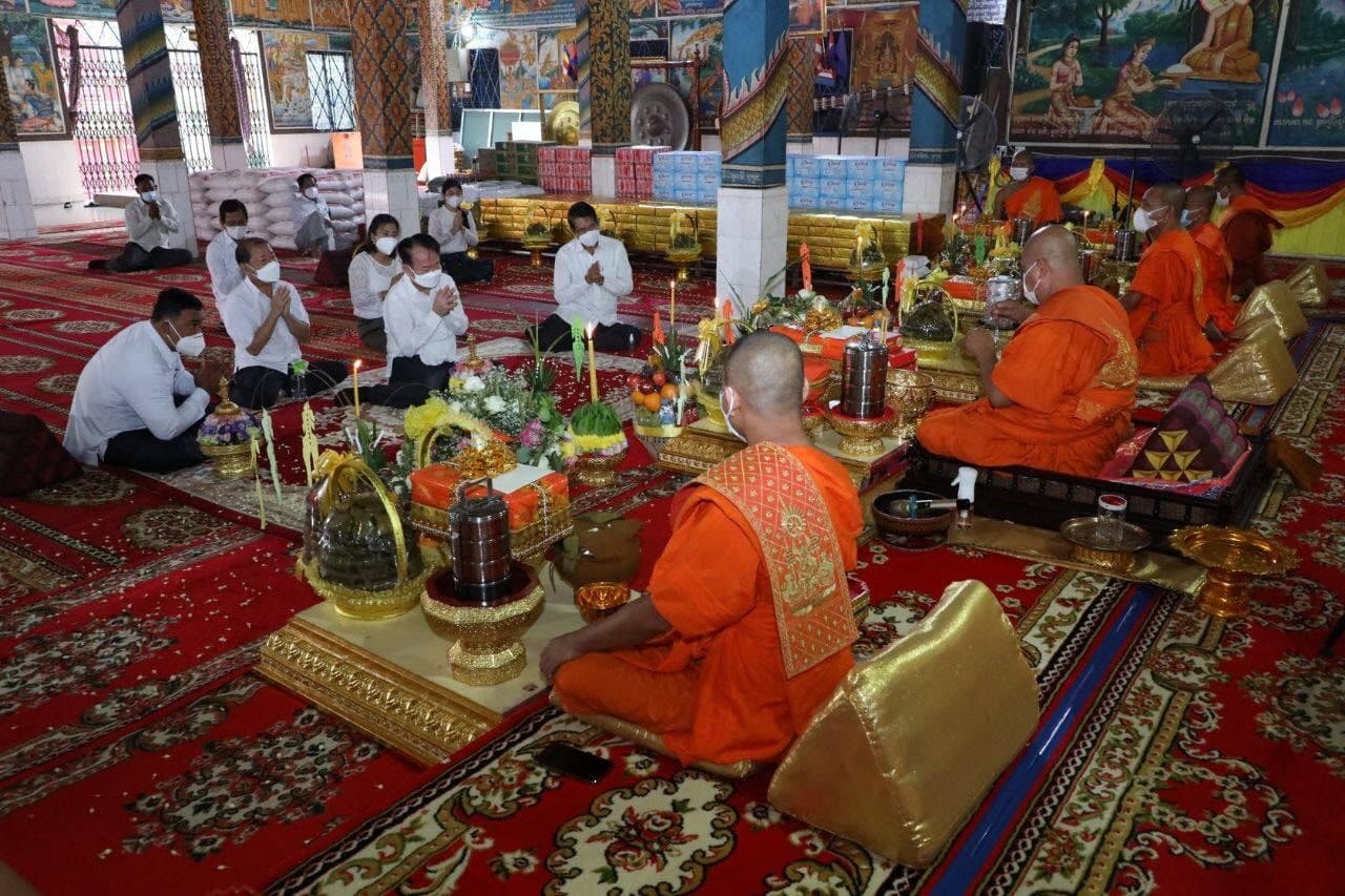 ឯកឧត្តម អ៊ុំ សារឹទ្ធ តំណាងដ៏ខ្ពង់ខ្ពស់សម្តេចវិបុលសេនាភក្តីសាយ ឈុំ អញ្ជើញចូលរួមពិធីកាន់បិណ្ឌវេនទី១ នៅវត្តនាគវ័ន
