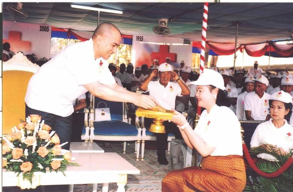 សម្ដេចកិត្តិព្រឹទ្ធបណ្ឌិត ប៊ុន រ៉ានី ហ៊ុនសែន ថ្លែងអំណរព្រះរាជគុណថ្វាយ  ព្រះករុណា ព្រះបាទសម្តេចព្រះបរមនាថ នរោត្តម សីហមុនី ប្រោសព្រះរាជូបត្ថម្ភ១ពាន់ដុល្លារ ដល់កាកបាទក្រហមកម្ពុជា សម្រាប់ខែកញ្ញា