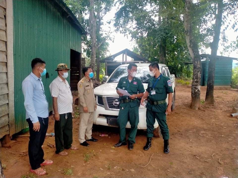 ប៉ូលីសសេដ្ឌកិច្ចខេត្តសៀមរាប បានបង្រ្កាបចាប់រថយន្តម៉ាក់នីសាន់ណាវិរ៉ាមួយគ្រឿងដែលចេញមករារាំងរំខាន ឬបិទផ្លួវនៅពេលមន្ត្រីជំនាញចុះអនុវត្តច្បាបតាមស្ទាក់ចាប់ឡានដឹកឈើបទល្មើសនោះ