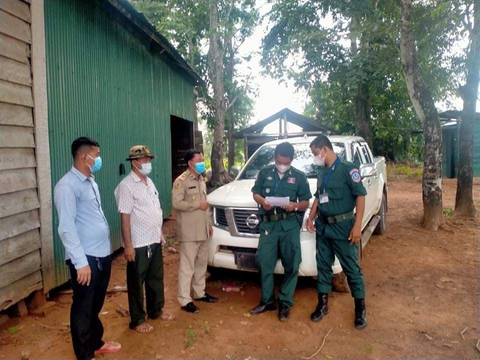 ប៉ូលីសសេដ្ឋកិច្ចខេត្តសៀមរាប ចាប់រថយន្តមួយគ្រឿងដែលចេញមករារាំង មន្ត្រីជំនាញចុះអនុវត្តច្បាបតាមស្ទាក់ចាប់ឡានដឹកឈើ