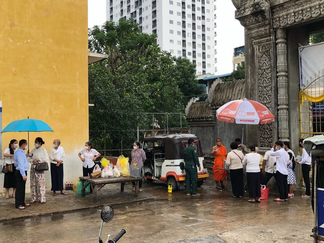 រដ្ឋបាលខណ្ឌចំការមន និងអង្គការមូលនិធិឆឺជី-កម្ពុជា ចែកអំណោយដល់ពលរដ្ឋ នៅប្រជាសហគមន៍ សាមគ្គីរុងរឿង ១០០គ្រួសារ និងពិនិត្យមើលតាមវត្តអារាម ក្នុងភូមិសាស្ត្រខណ្ឌ