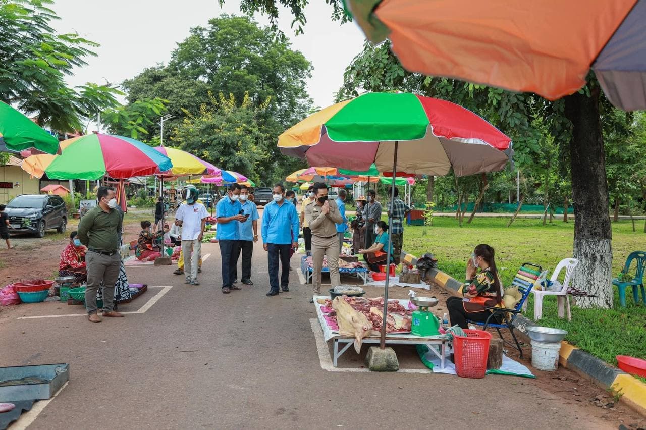 «ផ្សារក្រមួនទី២» នៅស្រុកបន្ទាយស្រី លក់ដូរតាមគន្លងថ្មីការពារកូវីដ១៩