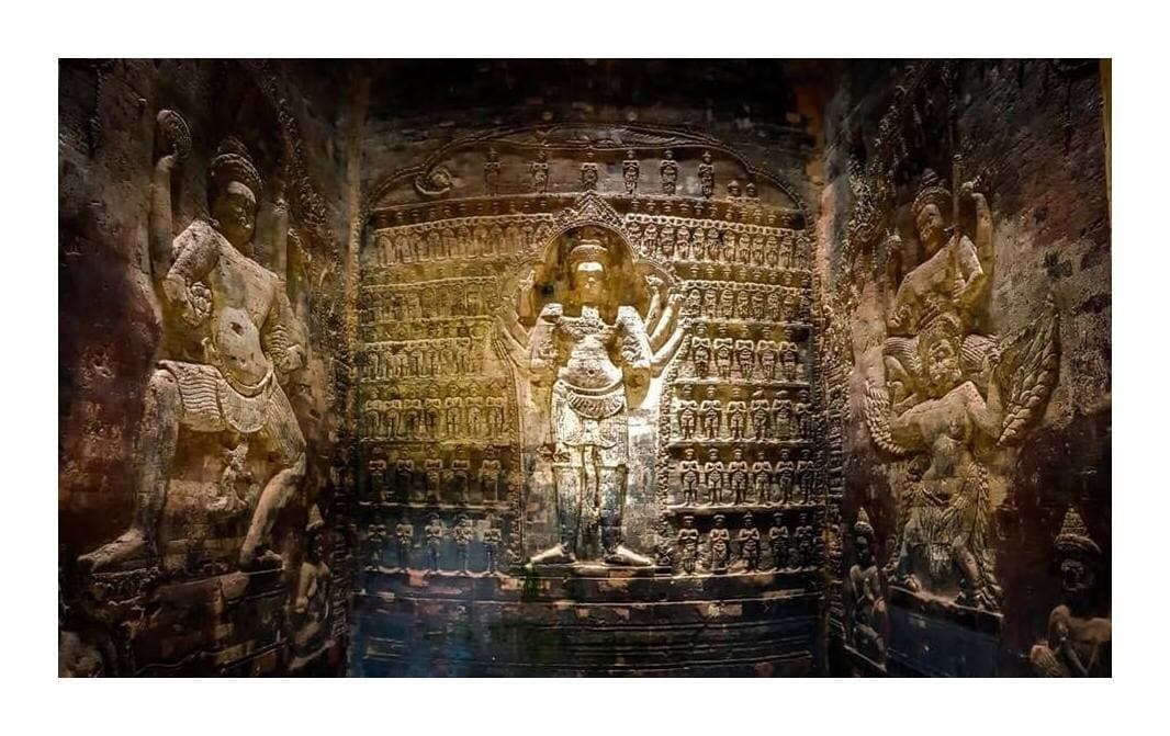 ក្បាច់ចម្លាក់នៅលើជញ្ជាំងនៃប្រាសាទក្រវ៉ាន់ ខេត្តសៀមរាប