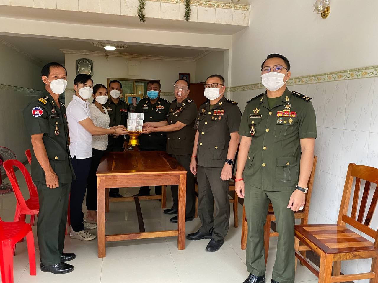 ថវិកាគោលនយោបាយ របស់រាជរដ្ឋាភិបាលជាង ៣០លានរៀល ត្រូវបានផ្តល់ជូន គ្រួសារសពអតីតឧត្តមសេនីយ៍ សួន សុគុម សម្រាប់រៀបចំធ្វើបុណ្យ