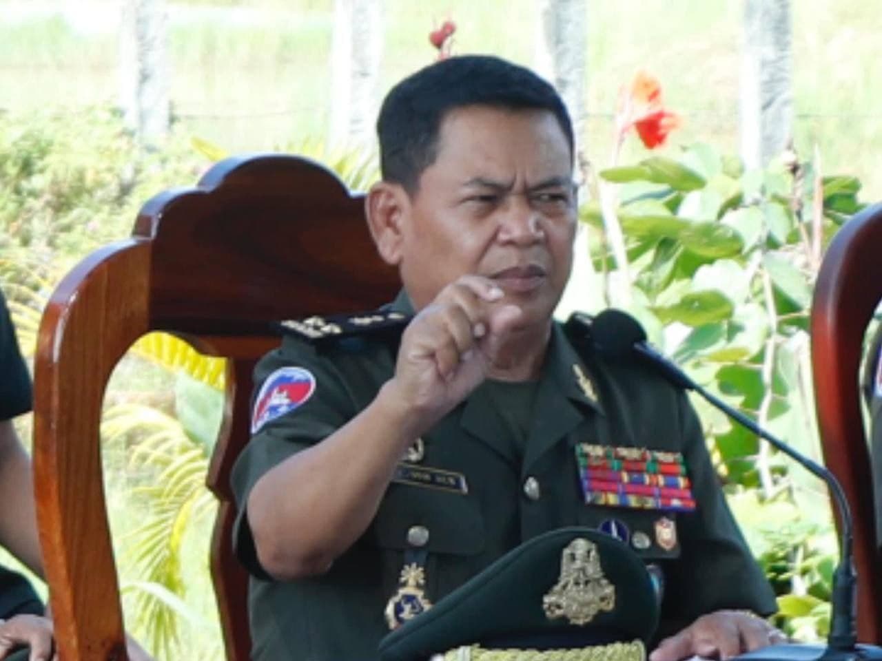 គណៈកម្មាធិការសមាគមអតីតយុទ្ធជនខេត្តកំពង់ធំប្រគល់ថវិកាធានារ៉ាប់រងសង្គមជិត ១០០លានរៀលជួន គ្រួសារសពអតីតយុទ្ធជន ១០គ្រួសារ