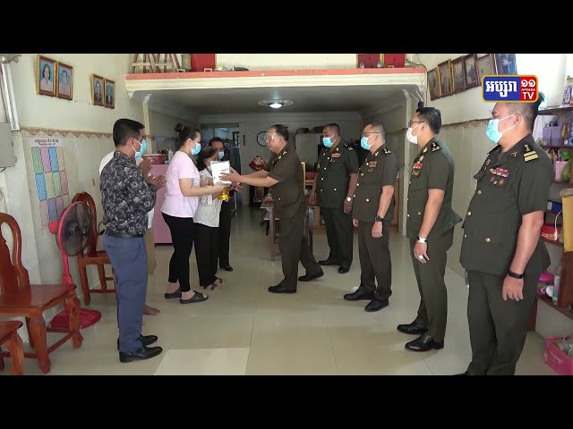 ថវិកាគោលនយោបាយរាជរដ្ឋាភិបាលជាង៣០លានរៀលបានប្រគល់ជូនក្រុមគ្រួសារសពឧត្តមសេនីយ៍ ហង្ស សំអន សម្រាប់រៀបចំធ្វើបុណ្យទៅតាមប្រពៃណីសាសនាឲ្យបានសមរម្យ (Video Inside)