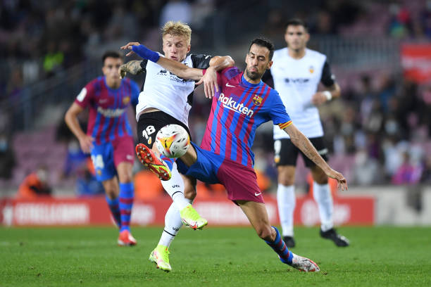 Sergio Aguero បានបង្ហាញលើកដំបូង ស្របពេល Barcelona យកឈ្នះ Valencia ៣ទល់នឹង១ នៅ La-Liga កាលពីយប់មិញ
