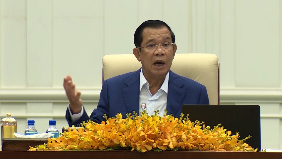 សម្តេចតេជោ ហ៊ុន សែន រង់ចាំអ្នកប្រតិកម្មនឹងវិសោធនកម្មរដ្ឋធម្មនុញ្ញ​ឲ្យមានសញ្ជាតិខ្មែរតែមួយ (ឃ្លីប)