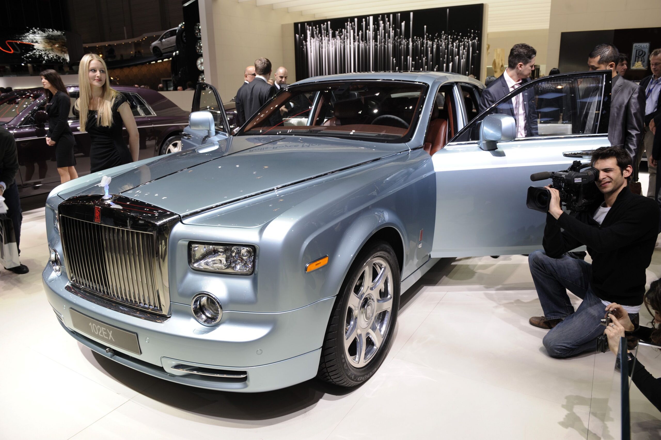 នាយកប្រតិបត្តិ Rolls-Royce ៖ នៅឆ្នាំ២០៣០ ខ្លួននឹងឈប់លក់រថយន្តប្រើសាំង ហើយងាកមកផលិតតែរថយន្តអគ្គិសនីវិញ