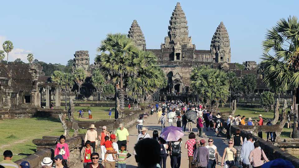 បទវិភាគ៖ តើទេសចរចិនអាចក្លាយជាកត្តាលីករថ្មី ជួយស្ដារវិស័យទេសចរណ៍កម្ពុជា បានទេក្រោយវិបិត្តកូវីដ-១៩