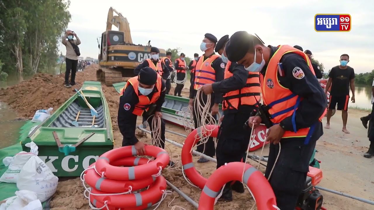 ជំនន់ទឹកភ្លៀងចូលដល់ផ្ទះពលរដ្ឋ អាវុធហត្ថភ្នំពេញចុះដល់គោលដៅ (Video Inside)