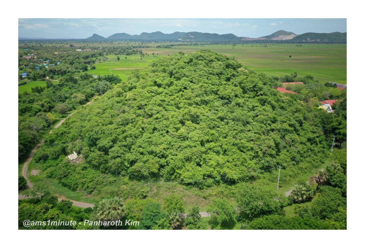 ទេសភាពភ្នំទ្រុងមាន់ទ្រុងទាដ៏ស្រស់បំព្រងក្នុងរដូវវស្សា ជាទីគយគន់សម្រាប់ភ្ញៀវទេសចរដែលចូលចិត្តបរិយាកាសបែបធម្មជាតិ និងខ្យល់អាកាសបរិសុទ្ធ