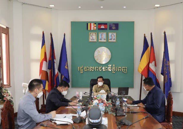 ឯ.ឧ អភិបាលបានណែនាំដល់គអភិបាលខណ្ឌទាំង១៤ ត្រូវពង្រឹងវិធានការការពារឧិ្យបានម៉ត់ចត់បំផុតពេលប្រជាពលរដ្ឋធ្វើដំណើរចេញពីរភ្នំពេញទៅភ្ជុំនៅស្រុកកំណើតនិងចូលភ្នំពេញវិញត្រូវអនុវត្តវិធានការសុខាភិបាលឱ្យបានម៉ឺងម៉ាត់