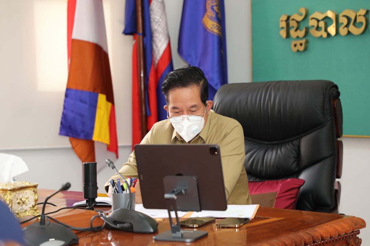 ឯ.ឧ អភិបាលបានណែនាំ ដល់គអភិបាលខណ្ឌទាំង១៤ ត្រូវពង្រឹងវិធានការការពារឧិ្យបានម៉ត់ចត់បំផុតពេលប្រជាពលរដ្ឋធ្វើដំណើរចេញពីរភ្នំពេញទៅភ្ជុំនៅស្រុកកំណើត និងចូលភ្នំពេញវិញត្រូវអនុវត្តវិធានការសុខាភិបាលឱ្យបានម៉ឺងម៉ាត់