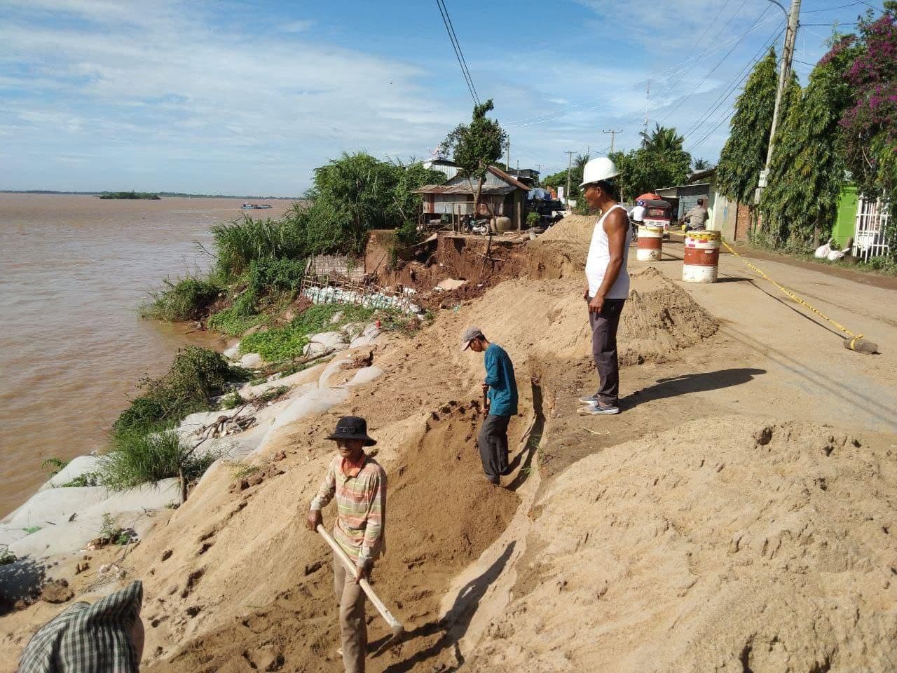 បាក់ច្រាំងទន្លេនៅឃុំរកាកោង ស្រុកមុខកំពូល ដល់ផ្លូវជាតិលេខ៧០A មន្ទីរសាធារណការខេត្តកណ្ដាល ប្រកាសផ្អាករថយន្តធុនធ្ងន់មិន​ឱ្យធ្វើចរាចរណ៍ជាបណ្ដោះអាសន្ន