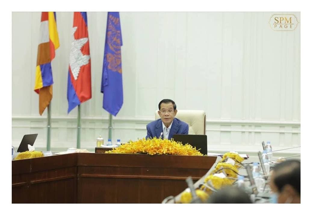 នៅពេលនេះ សម្តេចតេជោ ហ៊ុន សែន បាននិងកំពុងអញ្ជើញដឹកនាំកិច្ចប្រជុំពេញអង្គគណៈរដ្ឋមន្ត្រីនៅវិមានសន្តិភាព រាជធានីភ្នំពេញ
